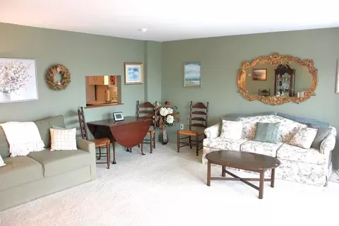 3 Summit Dr #27, Reading, MA 01867