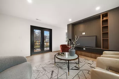 Living - 136 Salem St # -2, Reading, MA 01867 photo 1 of 2