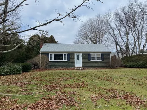 88 Parsons Ln, Falmouth, MA 02536
