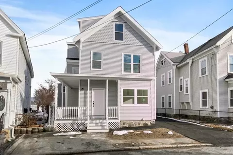19 Royal St, Lowell, MA 01851
