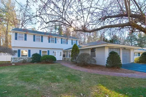 8 Bayberry Ln, Framingham, MA 01701
