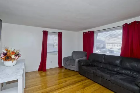 33 Campechi St, Springfield, MA 01104 photo 6