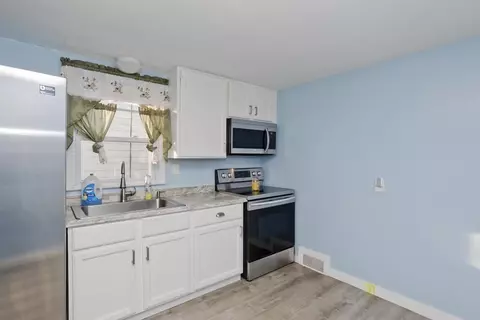 33 Campechi St, Springfield, MA 01104 photo 14