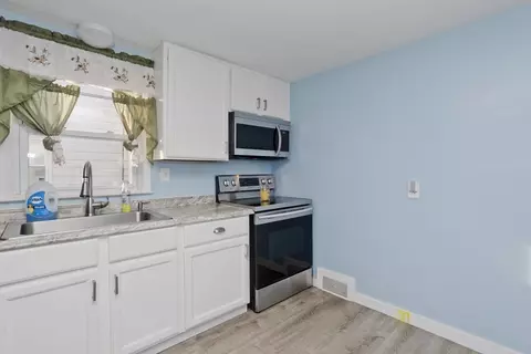 33 Campechi St, Springfield, MA 01104 photo 11