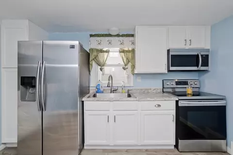 33 Campechi St, Springfield, MA 01104 photo 8