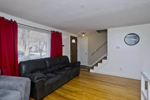 33 Campechi St, Springfield, MA 01104 photo 3