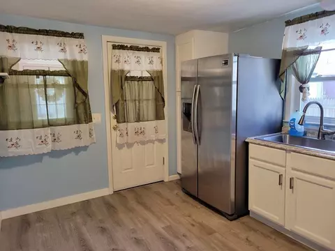33 Campechi St, Springfield, MA 01104 photo 9