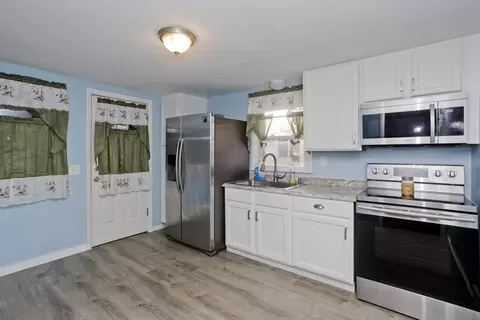 33 Campechi St, Springfield, MA 01104 photo 10