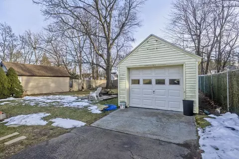 33 Campechi St, Springfield, MA 01104 photo 35