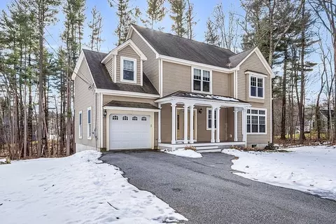 8 Collier Ave, Methuen, MA 01844