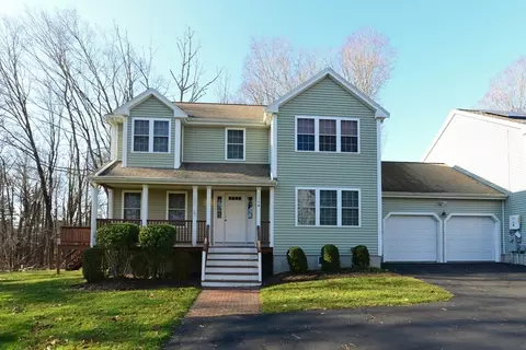 215 Village St #D, Medway, MA 02053