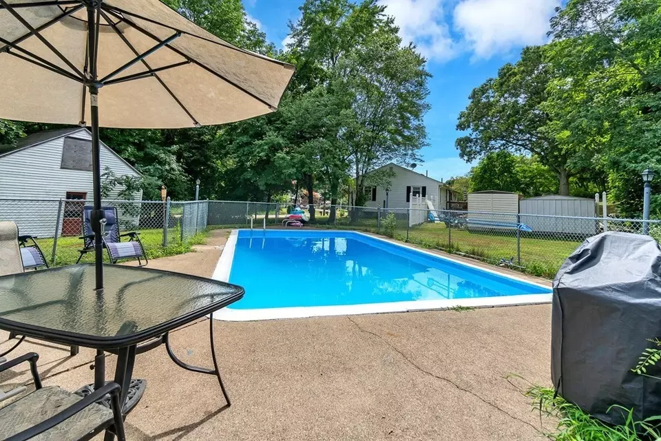 308 Tiffany St, Attleboro, MA 02703 26 Photos Movoto