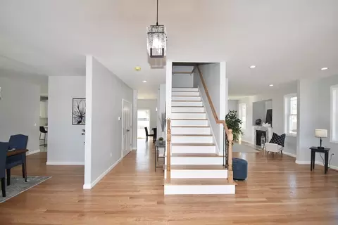 82 Crystal Brook Dr, Springfield, MA 01118 photo 2