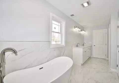 82 Crystal Brook Dr, Springfield, MA 01118 photo 33