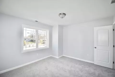 82 Crystal Brook Dr, Springfield, MA 01118 photo 22