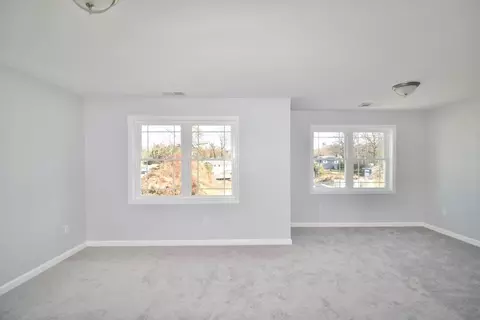 82 Crystal Brook Dr, Springfield, MA 01118 photo 35
