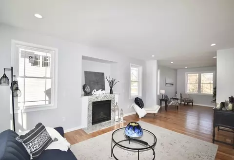 82 Crystal Brook Dr, Springfield, MA 01118 photo 8