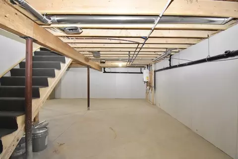 82 Crystal Brook Dr, Springfield, MA 01118 photo 36