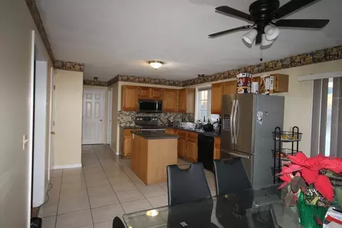 39 Martha St, Springfield, MA 01151 photo 5