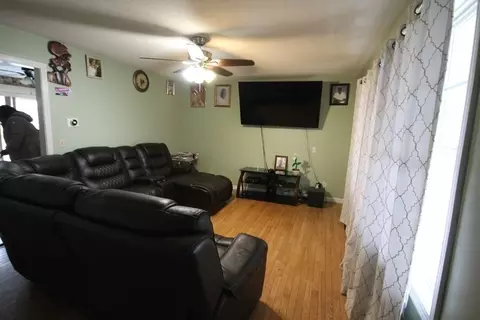 39 Martha St, Springfield, MA 01151 photo 3