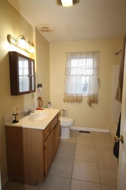 39 Martha St, Springfield, MA 01151 photo 7