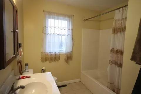 39 Martha St, Springfield, MA 01151 photo 8