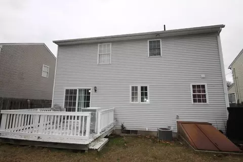 39 Martha St, Springfield, MA 01151 photo 2
