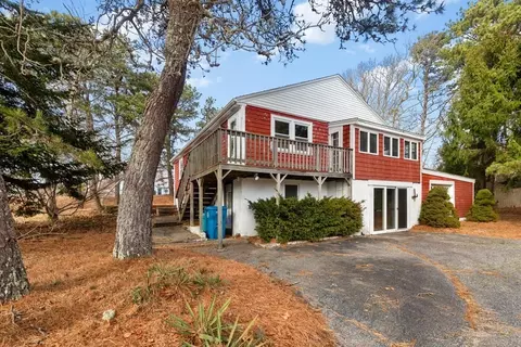 30 Berkeley Dr, Falmouth, MA 02536