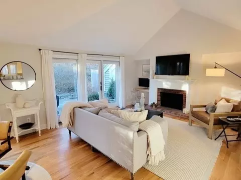 31 Woodrise #31, Falmouth, MA 02540