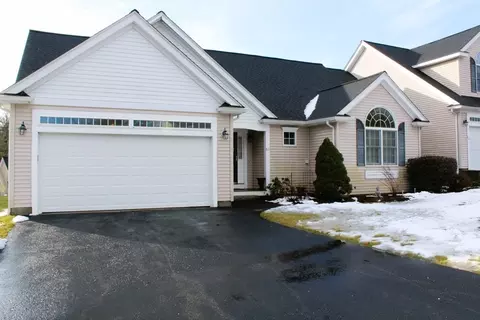 61 Hillview Ln #61, Whitinsville, MA 01588