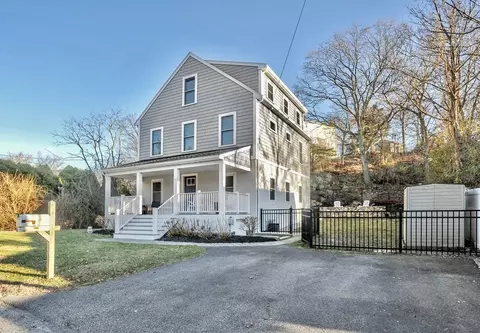 97 Rockaway Ave, Hull, MA 02045