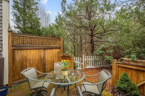 Exterior - 7 Red Cedar Rd #7, Mashpee, MA 02649 photo 5 of 8