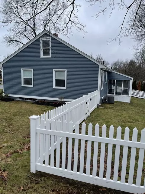449 Freelove St, Fall River, MA 02720 photo 3