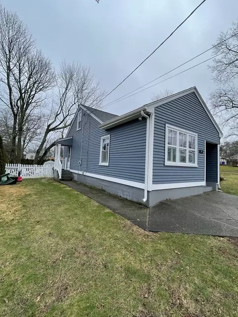 449 Freelove St, Fall River, MA 02720 photo 4