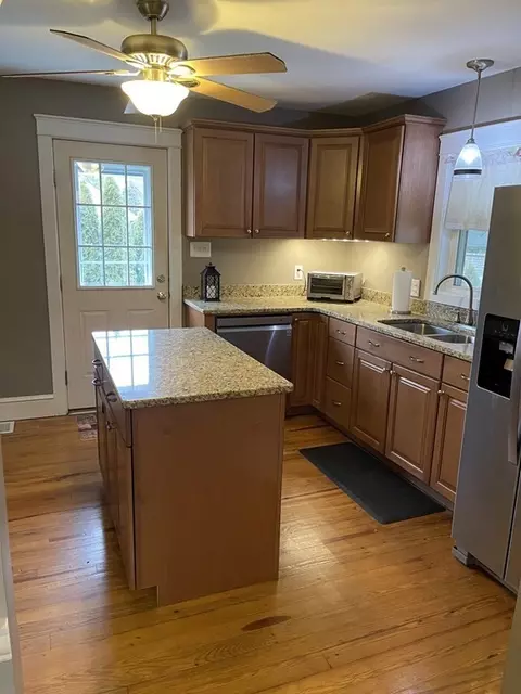 449 Freelove St, Fall River, MA 02720 photo 22