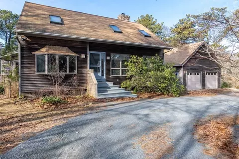 48 Puritan Dr, Oak Bluffs, MA 02557
