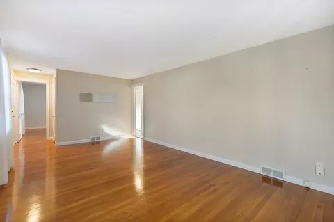 25 Mayflower Rd, Springfield, MA 01118 photo 6