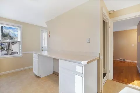 25 Mayflower Rd, Springfield, MA 01118 photo 19