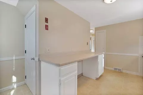 25 Mayflower Rd, Springfield, MA 01118 photo 17
