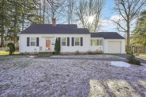 25 Mayflower Rd, Springfield, MA 01118