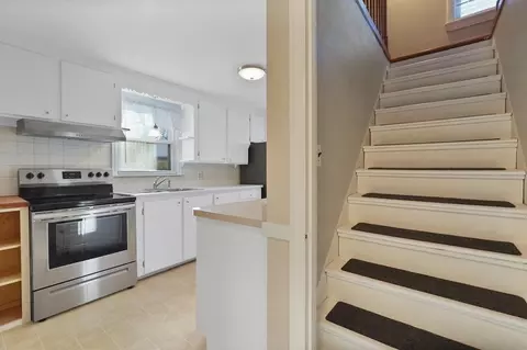 25 Mayflower Rd, Springfield, MA 01118 photo 20