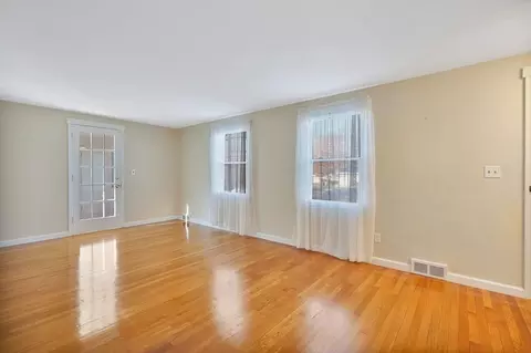 25 Mayflower Rd, Springfield, MA 01118 photo 4