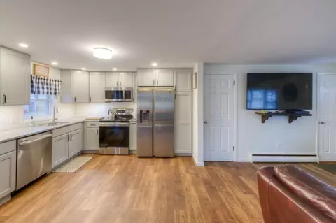 678 Pendleton Ave, Chicopee, MA 01020 photo 7