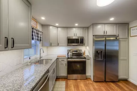 678 Pendleton Ave, Chicopee, MA 01020 photo 5