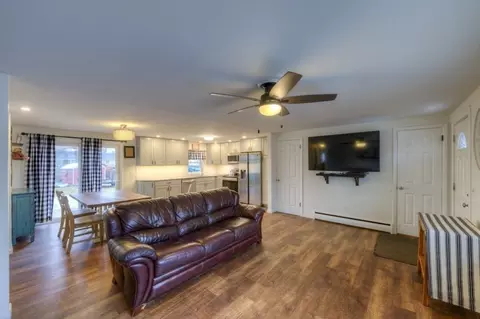678 Pendleton Ave, Chicopee, MA 01020 photo 10