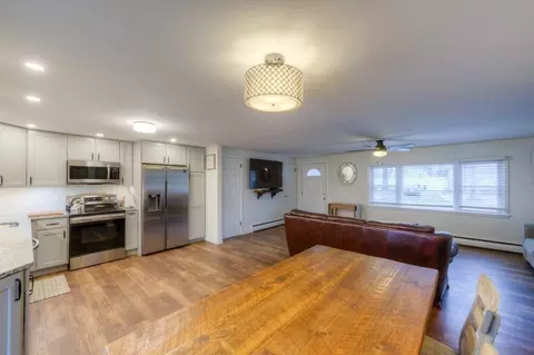 678 Pendleton Ave, Chicopee, MA 01020 photo 8