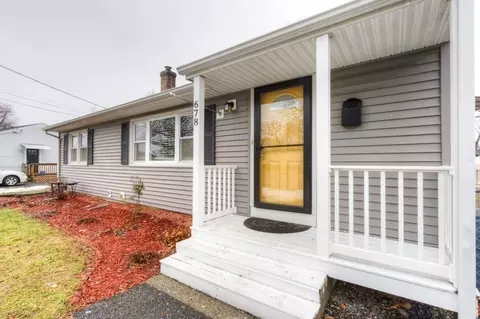 678 Pendleton Ave, Chicopee, MA 01020 photo 2