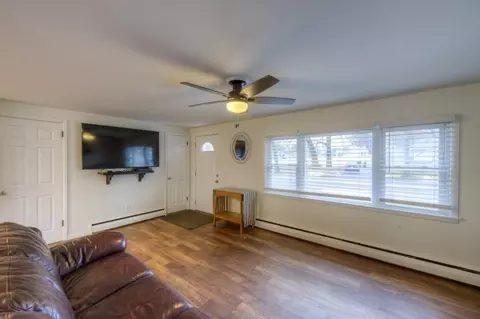678 Pendleton Ave, Chicopee, MA 01020 photo 11