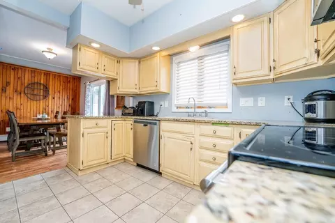165 Sprague St, Fall River, MA 02724 photo 10