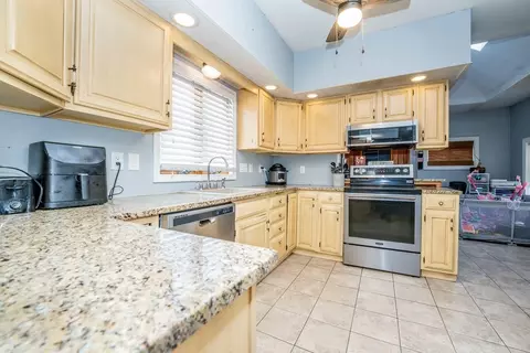 165 Sprague St, Fall River, MA 02724 photo 12